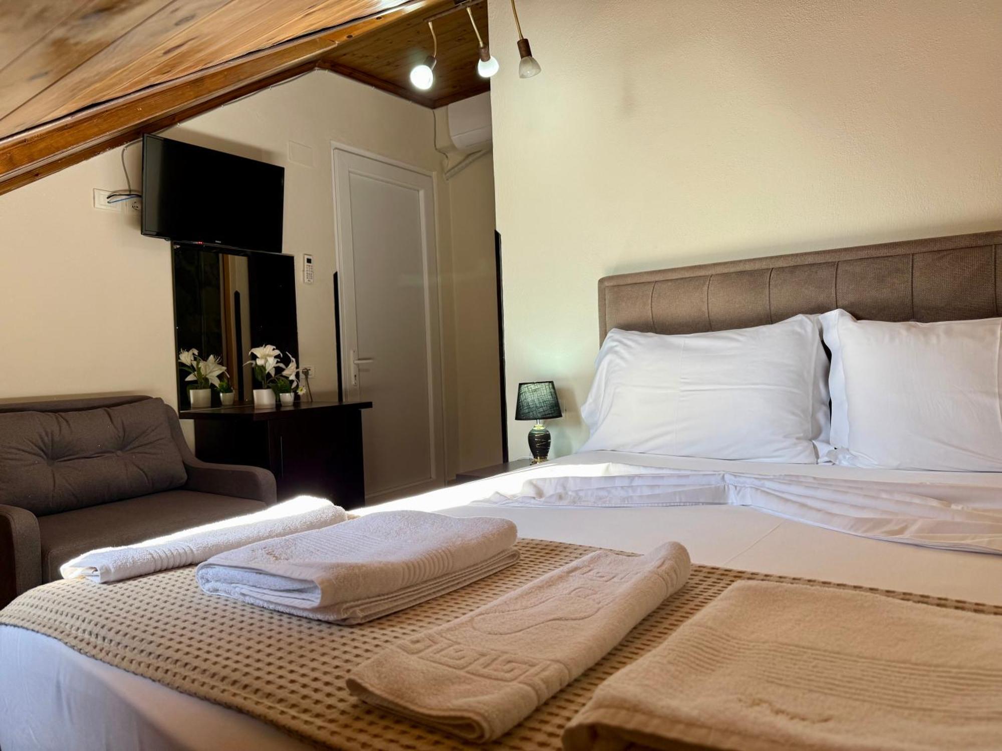 --Hotel Deal-- Rooms With Castle View Krujë Eksteriør billede